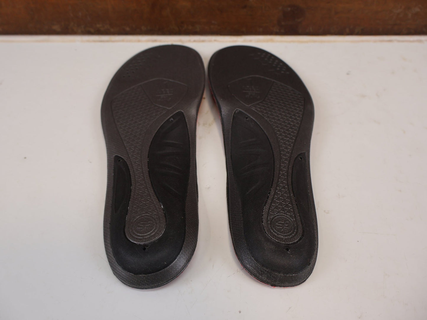 Sonstiges von Trek, TREK BIODYNAMIC EINLEGESOHLEN / FAHRRADSCHUHE ERGONOMISCH FLACH ROT vor USEDBIKES-OB.DE Hintergrund