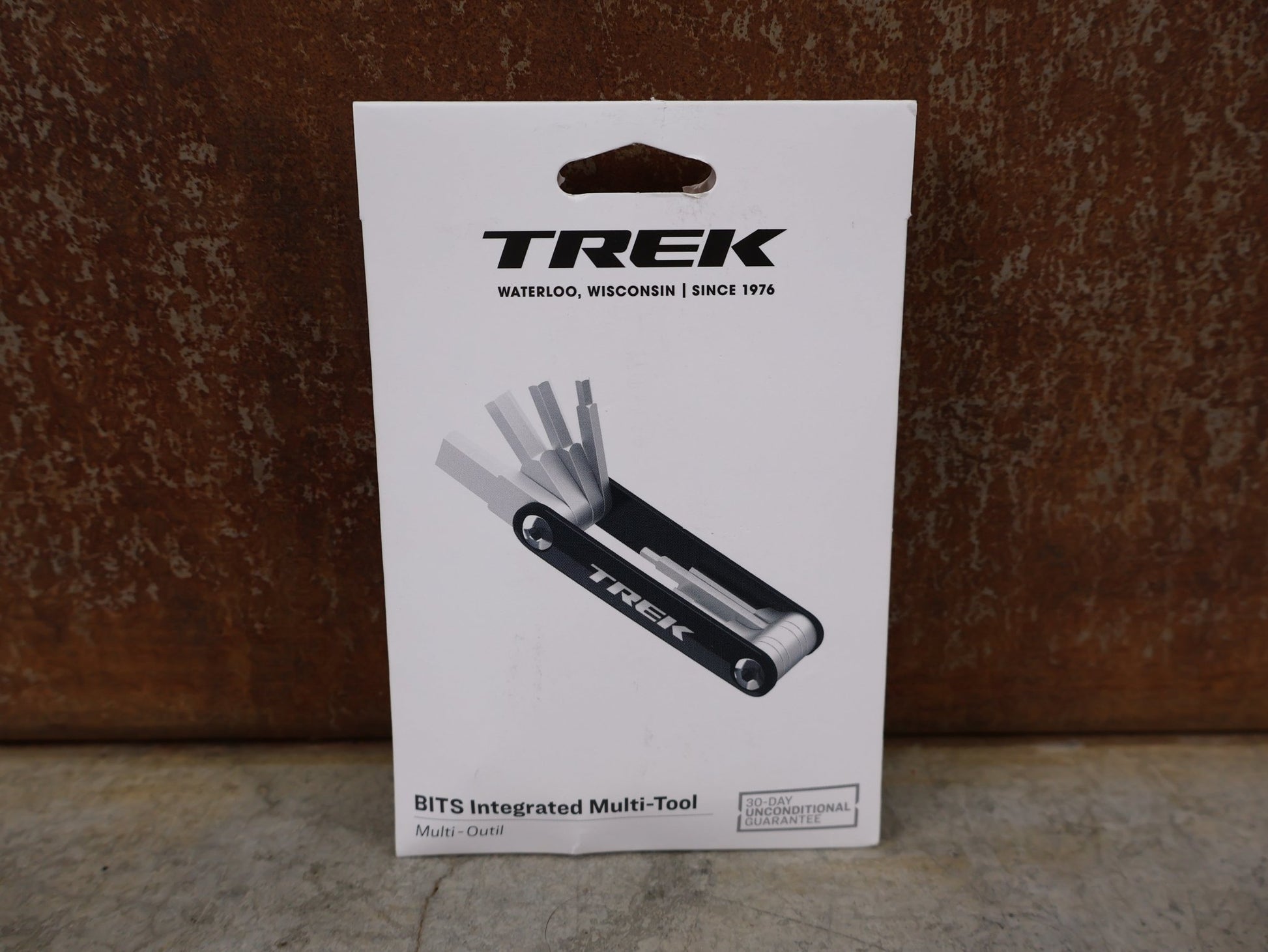 Luftpumpen & Werkzeug von Bontrager, TREK BITS INTEGRATED MULTITOOL / KOMPAKT - WERKZEUG / 9 FUNKTIONEN / 50 G vor USEDBIKES - OB.DE Hintergrund