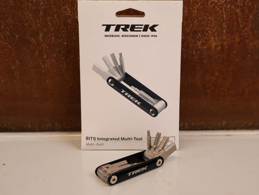 Luftpumpen & Werkzeug von Bontrager, TREK BITS INTEGRATED MULTITOOL / KOMPAKT-WERKZEUG / 9 FUNKTIONEN / 50 G vor USEDBIKES-OB.DE Hintergrund