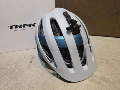 Helme von Trek, TREK BLAZE WAVECEL FAHRRADHELM / GRAVEL DARK AQUATIC vor USEDBIKES - OB.DE Hintergrund