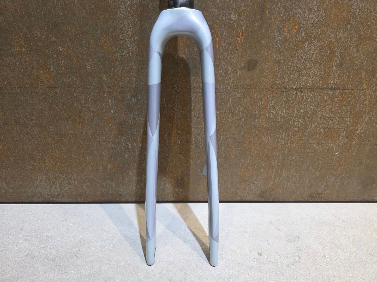 Federgabel, Gabel & Dämpfer von Trek, TREK BOONE GEN 3 GABEL / 700C RIGID FORK / PLASMA GREY PEARL vor USEDBIKES - OB.DE Hintergrund