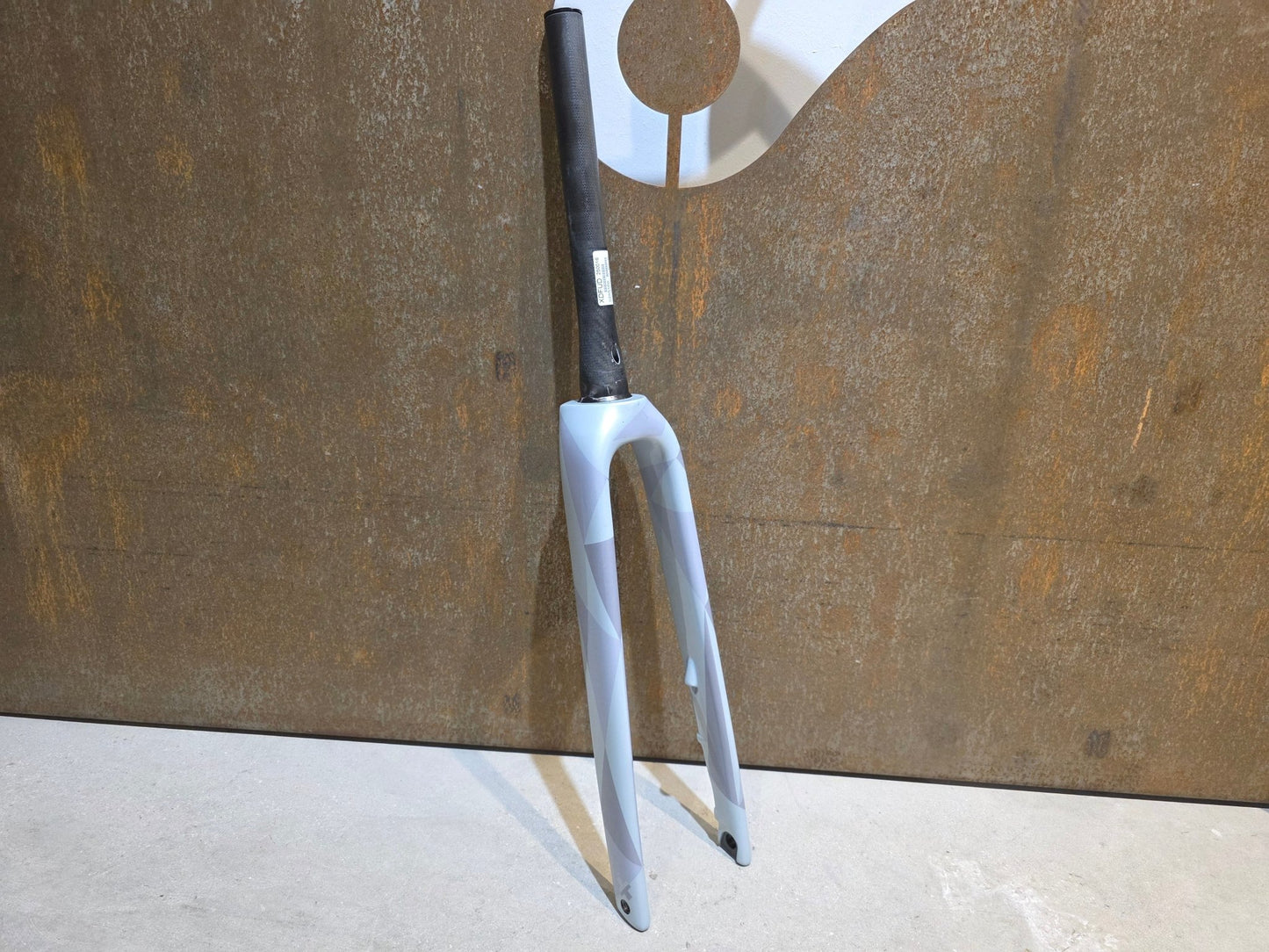 Federgabel, Gabel & Dämpfer von Trek, TREK BOONE GEN 3 GABEL / 700C RIGID FORK / PLASMA GREY PEARL vor USEDBIKES - OB.DE Hintergrund