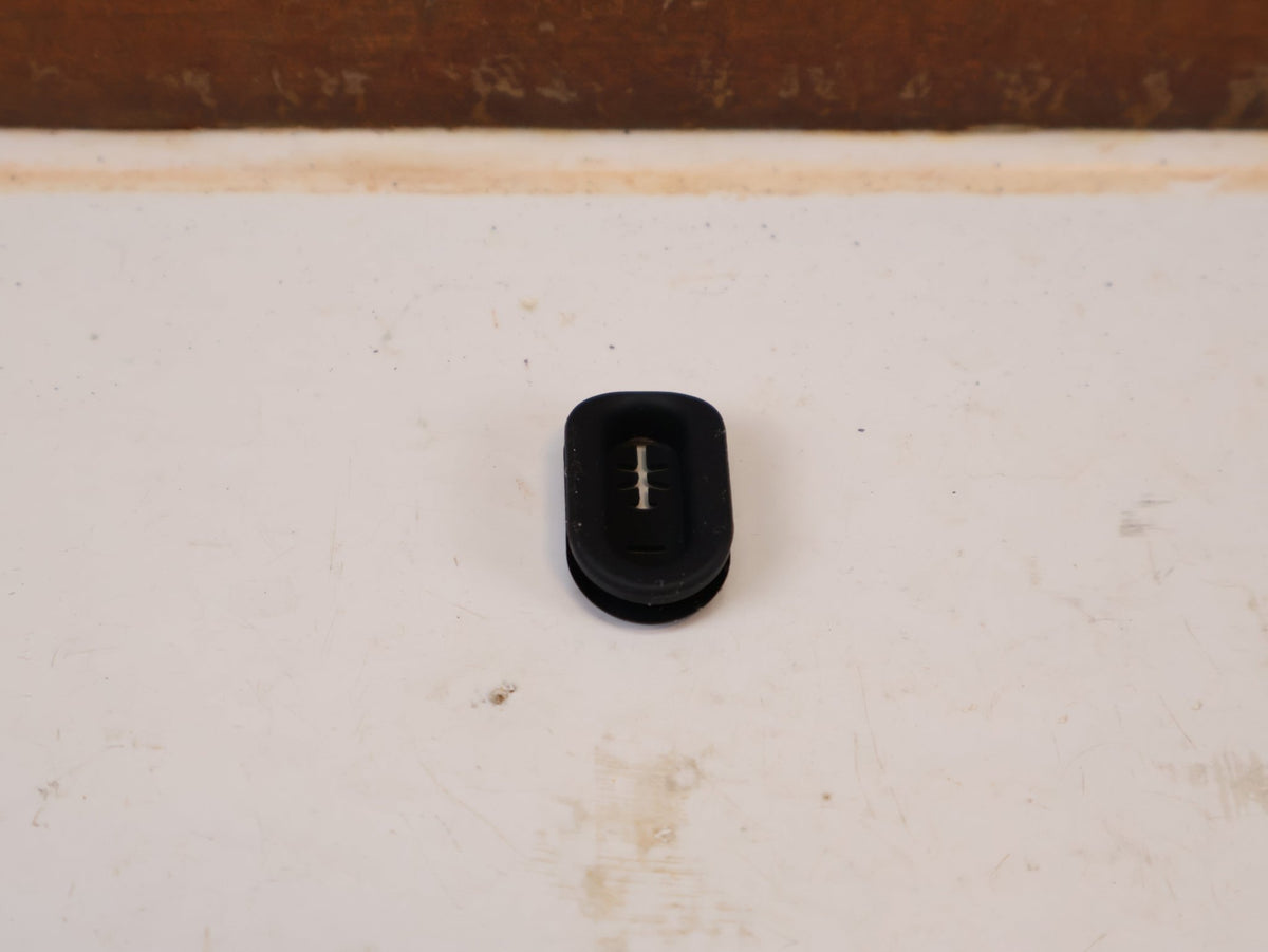 Zubehör von Trek, Trek Boone Internal Housing Grommet Dichtung Black W330578 vor USEDBIKES-OB.DE Hintergrund
