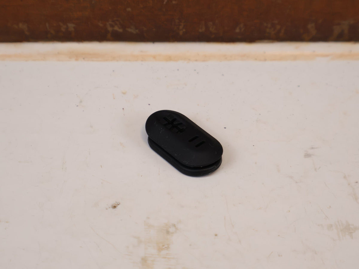 Zubehör von Trek, Trek Boone Internal Housing Grommet Dichtung Black W330578 vor USEDBIKES-OB.DE Hintergrund