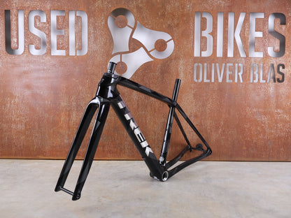 Gravel - /Cyclocrossrahmen von Trek, TREK BOONE RAHMENSET / CARBON SMOKE / LITHIUM GREY / TREK BLACK / DISC / 49CM vor USEDBIKES - OB.DE Hintergrund