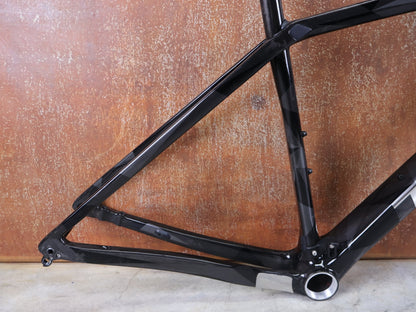 Gravel - /Cyclocrossrahmen von Trek, TREK BOONE RAHMENSET / CARBON SMOKE / LITHIUM GREY / TREK BLACK / DISC / 49CM vor USEDBIKES - OB.DE Hintergrund