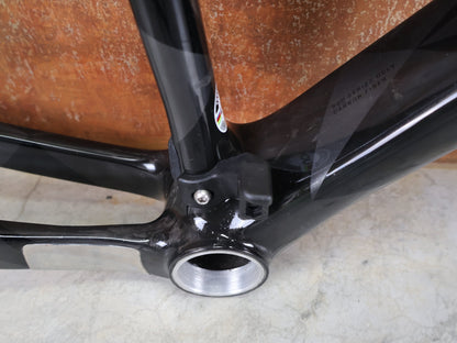 Gravel - /Cyclocrossrahmen von Trek, TREK BOONE RAHMENSET / CARBON SMOKE / LITHIUM GREY / TREK BLACK / DISC / 49CM vor USEDBIKES - OB.DE Hintergrund