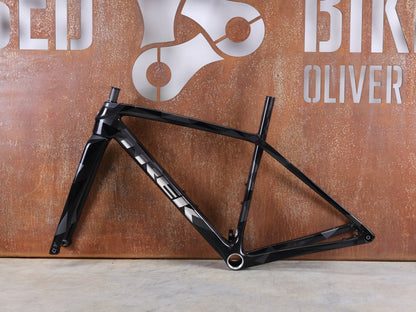 Gravel - /Cyclocrossrahmen von Trek, TREK BOONE RAHMENSET / CARBON SMOKE / LITHIUM GREY / TREK BLACK / DISC / 49CM vor USEDBIKES - OB.DE Hintergrund