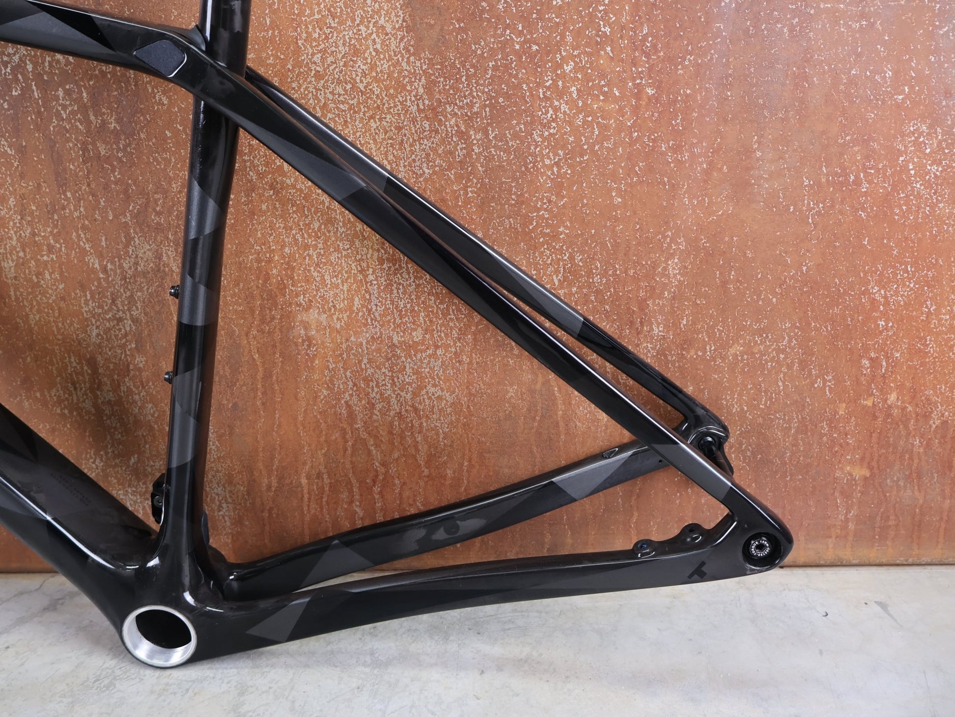 Gravel - /Cyclocrossrahmen von Trek, TREK BOONE RAHMENSET / CARBON SMOKE / LITHIUM GREY / TREK BLACK / DISC / 49CM vor USEDBIKES - OB.DE Hintergrund