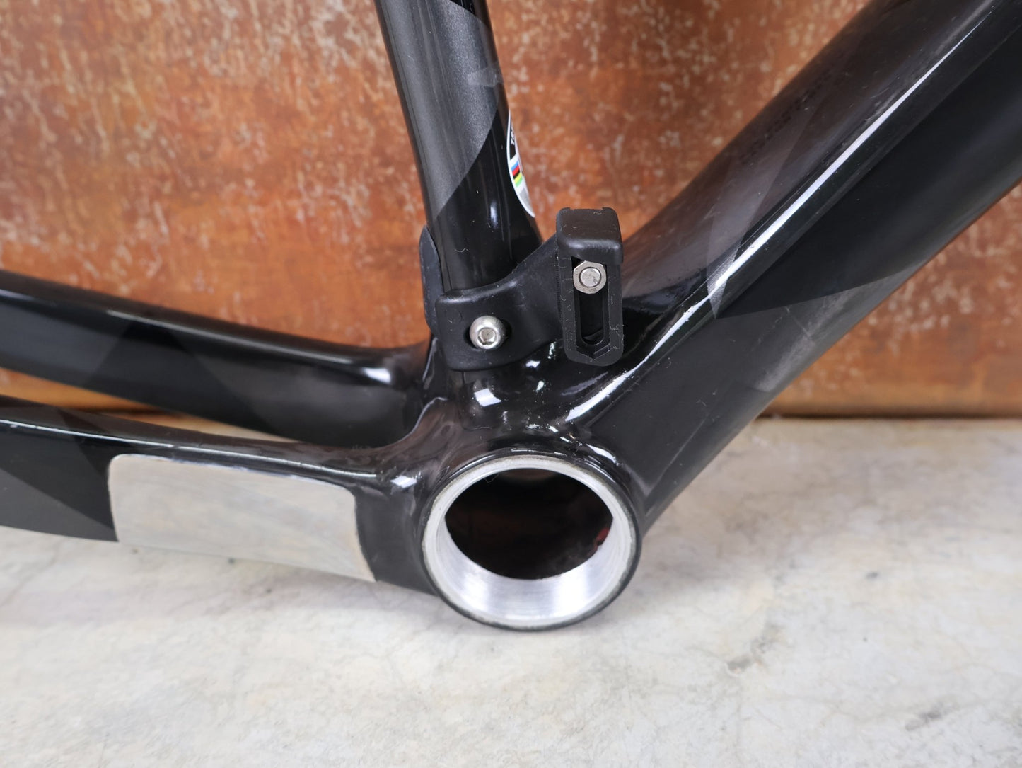 Gravel - /Cyclocrossrahmen von Trek, TREK BOONE RAHMENSET / CARBON SMOKE / LITHIUM GREY / TREK BLACK / DISC / 49CM vor USEDBIKES - OB.DE Hintergrund