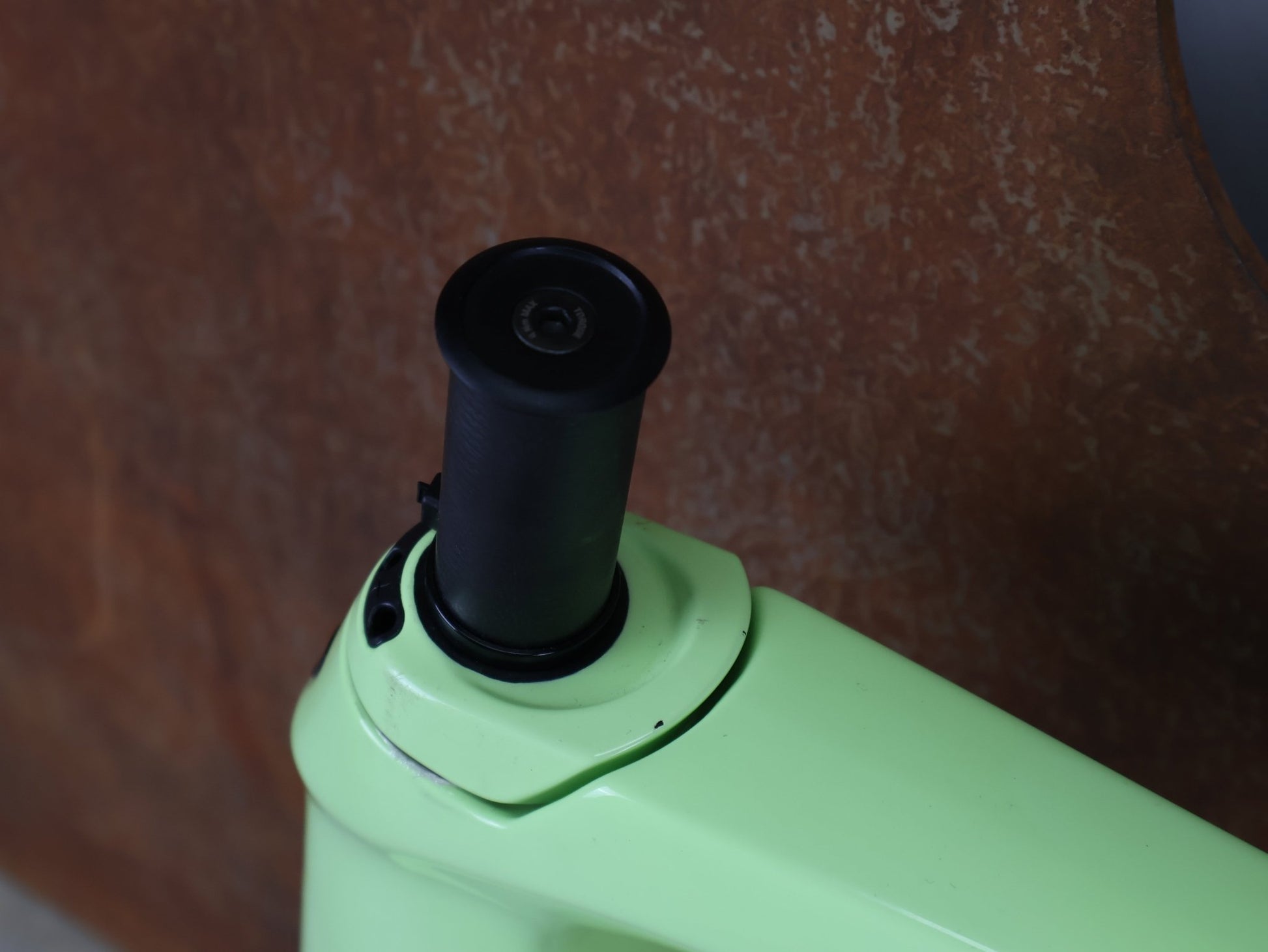 Gravel - /Cyclocrossrahmen von Trek, TREK BOONE RAHMENSET / LOWSTICK TO LIVING CORAL FADE / DISC / 56CM vor USEDBIKES - OB.DE Hintergrund