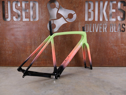 Gravel - /Cyclocrossrahmen von Trek, TREK BOONE RAHMENSET / LOWSTICK TO LIVING CORAL FADE / DISC / 56CM vor USEDBIKES - OB.DE Hintergrund