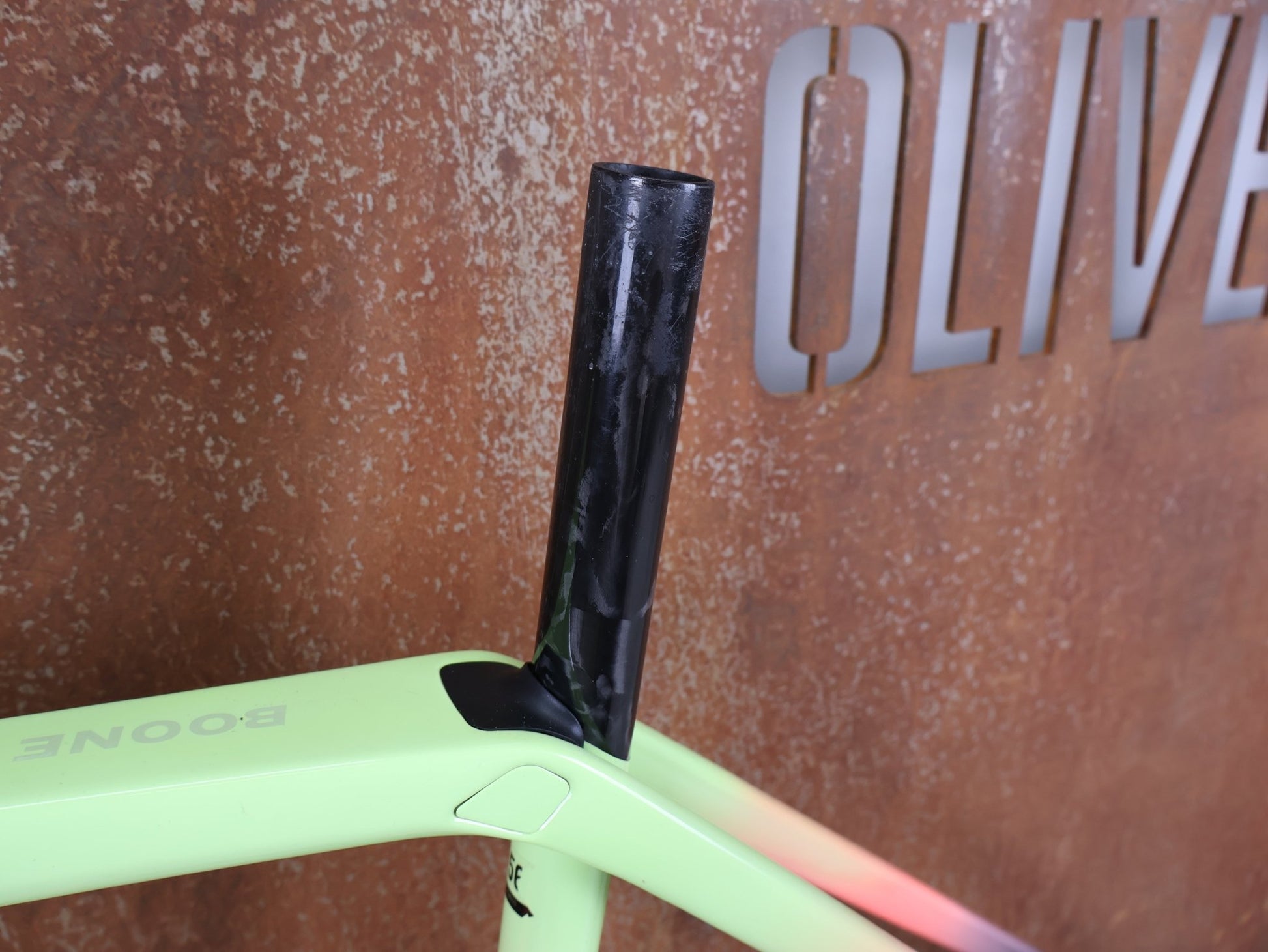 Gravel - /Cyclocrossrahmen von Trek, TREK BOONE RAHMENSET / LOWSTICK TO LIVING CORAL FADE / DISC / 56CM vor USEDBIKES - OB.DE Hintergrund