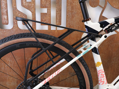 Gravel/Cyclocross von Trek, TREK CHECK-OUT SL 7 AXS ERA WHITE FULLY GRAVEL / M/L / 2027 vor USEDBIKES-OB.DE Hintergrund