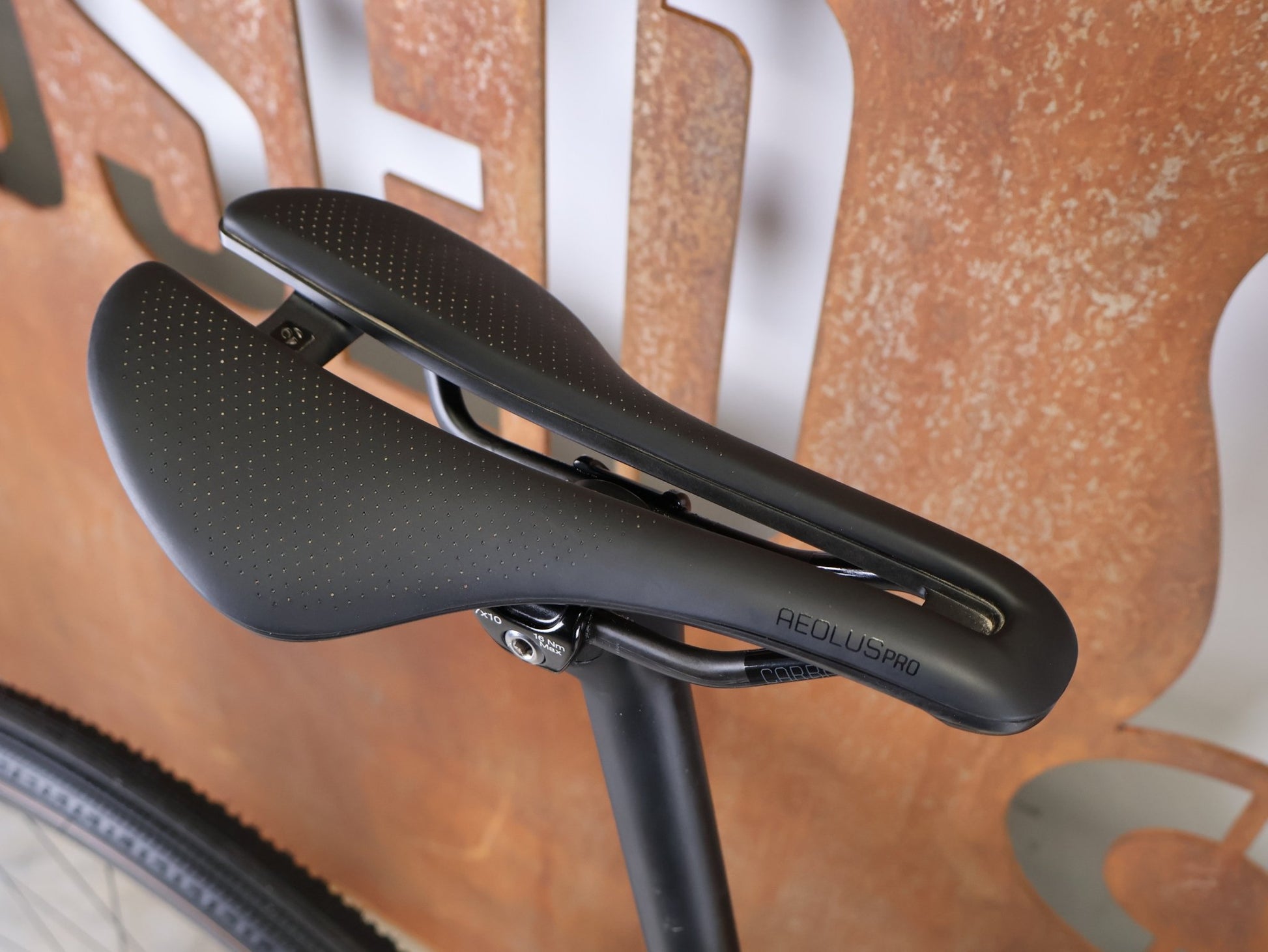 Gravel/Cyclocross von Trek, TREK CHECKMATE SLR 7 AXS / ERA WHITE BUFF BEIGE / M/L vor USEDBIKES - OB.DE Hintergrund