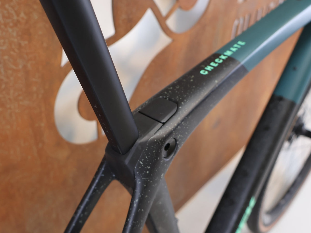 Gravel/Cyclocross von Trek, Trek Checkmate SLR 7 AXS Gravel Bike Powermeter / M/L vor USEDBIKES-OB.DE Hintergrund