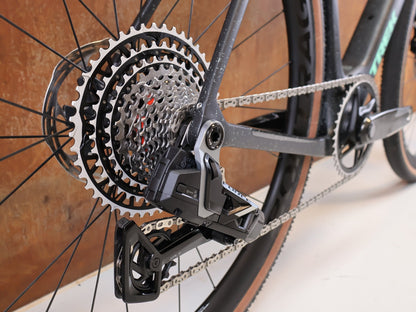 Gravel/Cyclocross von Trek, Trek Checkmate SLR 7 AXS Gravel Bike Powermeter / M/L vor USEDBIKES-OB.DE Hintergrund