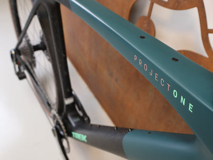 Gravel/Cyclocross von Trek, Trek Checkmate SLR 7 AXS Gravel Bike Powermeter / M/L vor USEDBIKES-OB.DE Hintergrund
