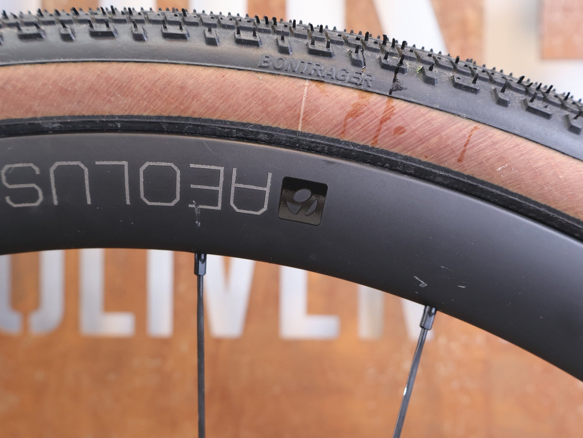 Gravel/Cyclocross von Trek, Trek Checkmate SLR 7 AXS Gravel Bike Powermeter / M/L vor USEDBIKES-OB.DE Hintergrund