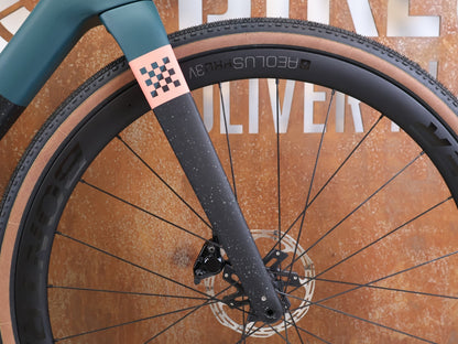 Gravel/Cyclocross von Trek, Trek Checkmate SLR 7 AXS Gravel Bike Powermeter / M/L vor USEDBIKES-OB.DE Hintergrund