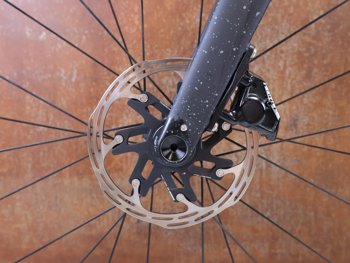 Gravel/Cyclocross von Trek, Trek Checkmate SLR 7 AXS Gravel Bike Powermeter / M/L vor USEDBIKES-OB.DE Hintergrund