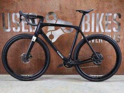 Gravel/Cyclocross von Trek, TREK CHECKMATE SLR 7 AXS / MATTE DEEP SMOKE / L vor USEDBIKES - OB.DE Hintergrund