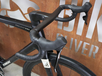 Gravel/Cyclocross von Trek, TREK CHECKMATE SLR 7 AXS / MATTE DEEP SMOKE / L vor USEDBIKES - OB.DE Hintergrund