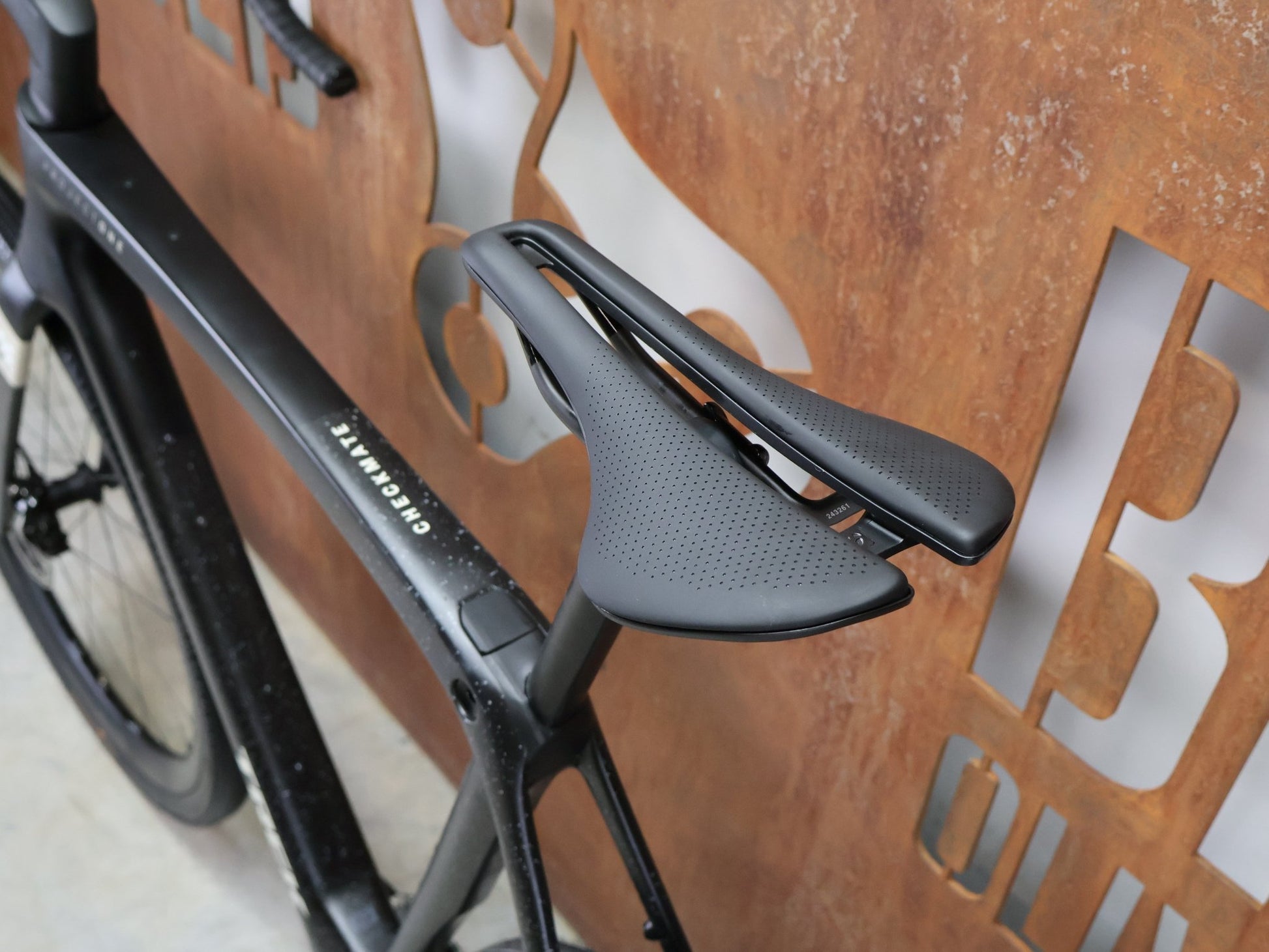 Gravel/Cyclocross von Trek, TREK CHECKMATE SLR 7 AXS / MATTE DEEP SMOKE / L vor USEDBIKES - OB.DE Hintergrund