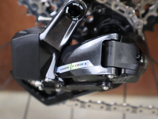 Gravel/Cyclocross von Trek, TREK CHECKMATE SLR 7 AXS / MATTE DEEP SMOKE / L vor USEDBIKES - OB.DE Hintergrund