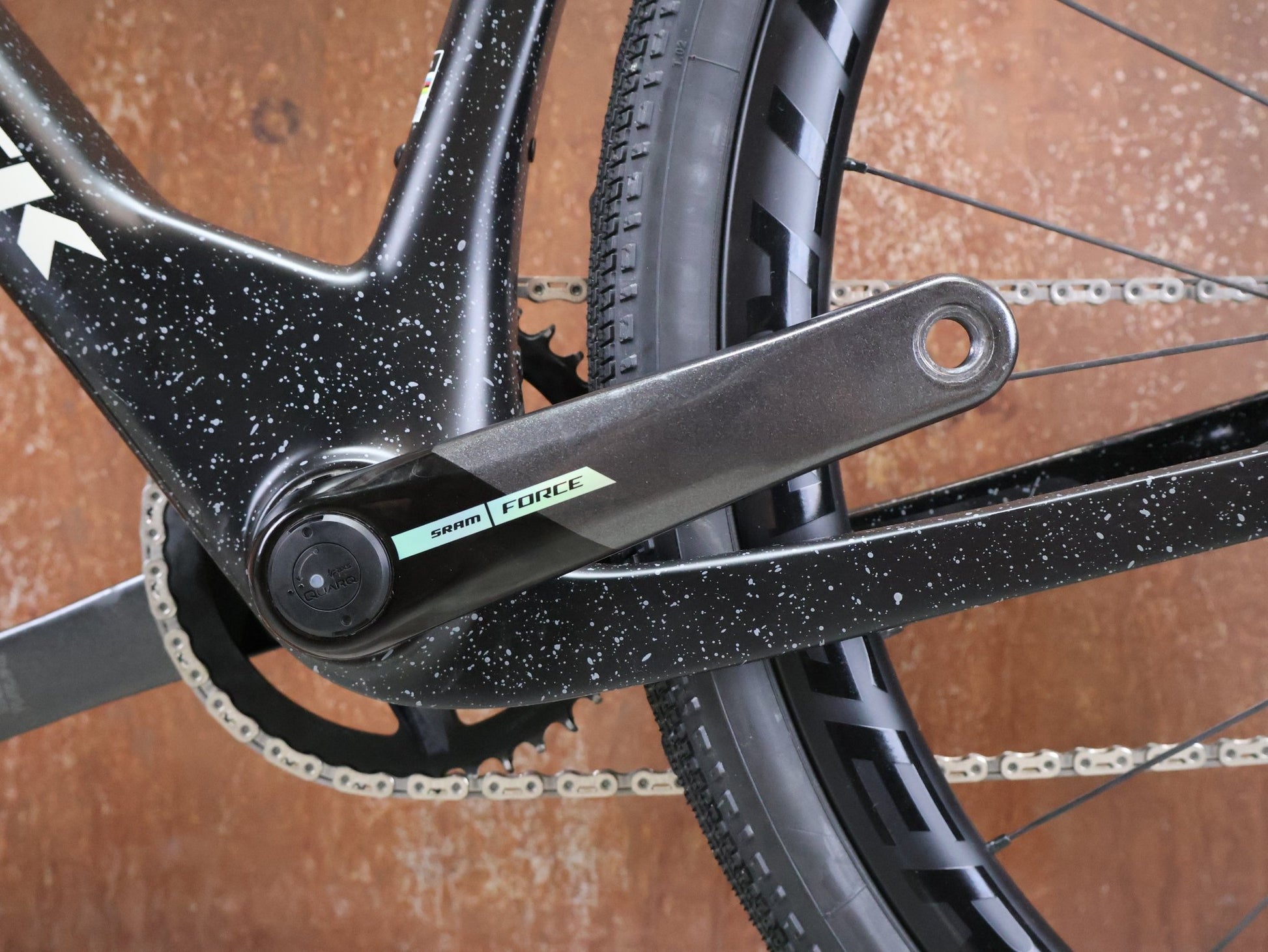 Gravel/Cyclocross von Trek, TREK CHECKMATE SLR 7 AXS / MATTE DEEP SMOKE / L vor USEDBIKES - OB.DE Hintergrund