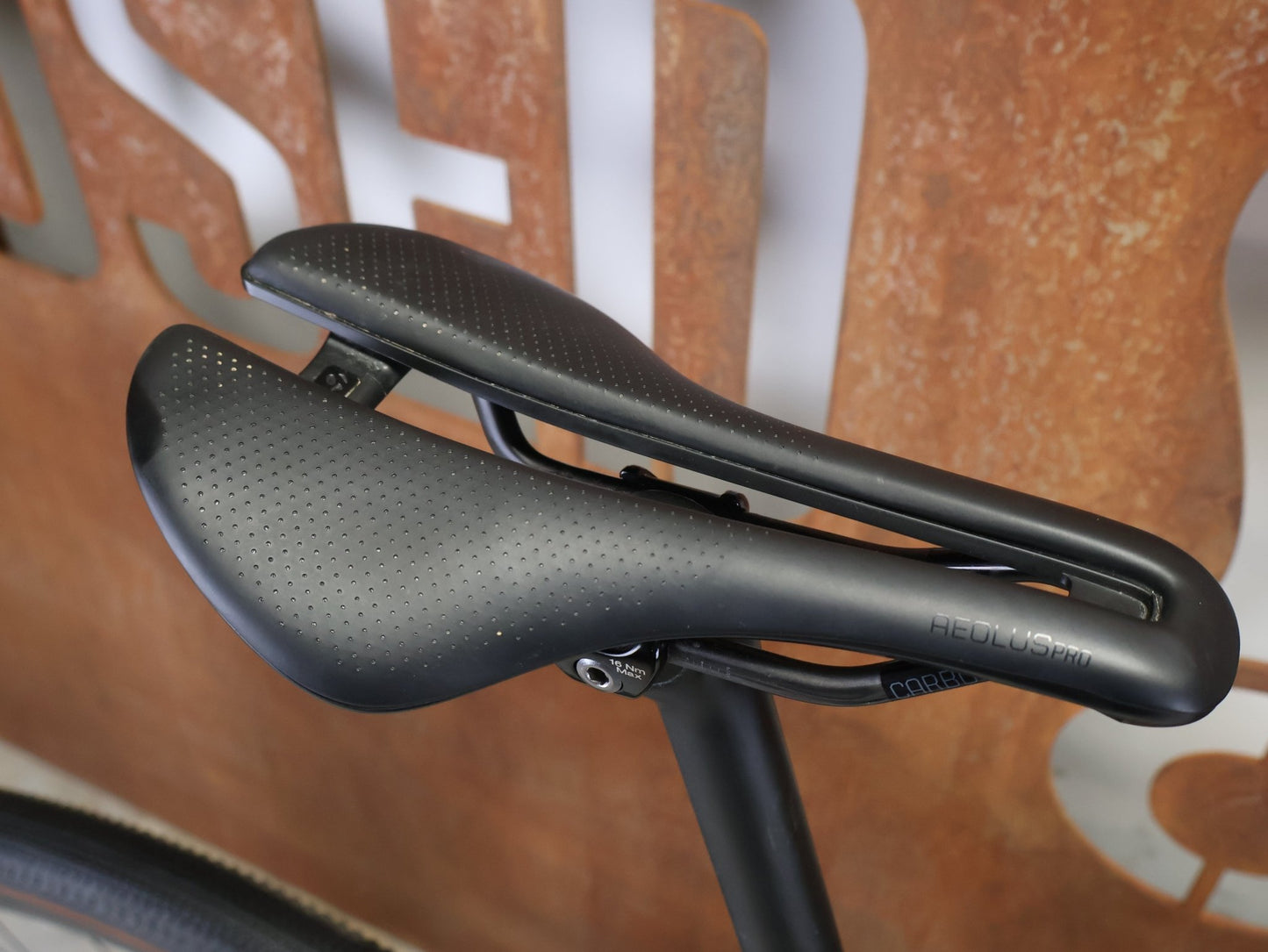 Gravel/Cyclocross von Trek, TREK CHECKMATE SLR 7 AXS / MATTE DEEP SMOKE / L vor USEDBIKES - OB.DE Hintergrund