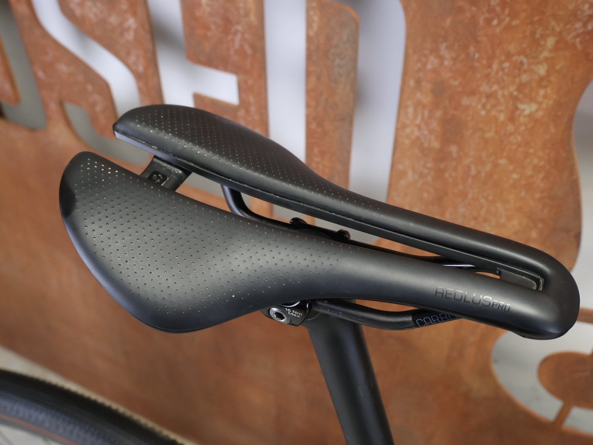 Gravel/Cyclocross von Trek, TREK CHECKMATE SLR 7 AXS / MATTE DEEP SMOKE / L vor USEDBIKES - OB.DE Hintergrund