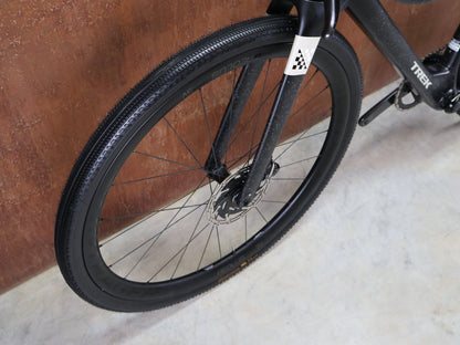 Gravel/Cyclocross von Trek, TREK CHECKMATE SLR 7 AXS / MATTE DEEP SMOKE / L vor USEDBIKES - OB.DE Hintergrund