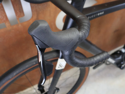 Gravel/Cyclocross von Trek, TREK CHECKMATE SLR 7 AXS / MATTE DEEP SMOKE / L vor USEDBIKES - OB.DE Hintergrund