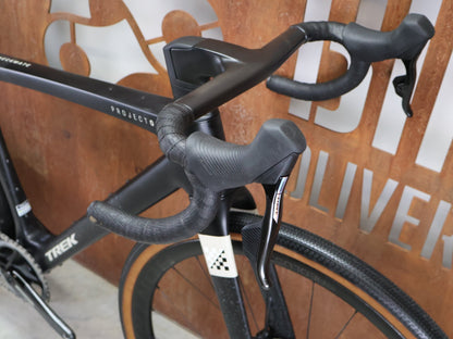 Gravel/Cyclocross von Trek, TREK CHECKMATE SLR 7 AXS / MATTE DEEP SMOKE / M vor USEDBIKES - OB.DE Hintergrund