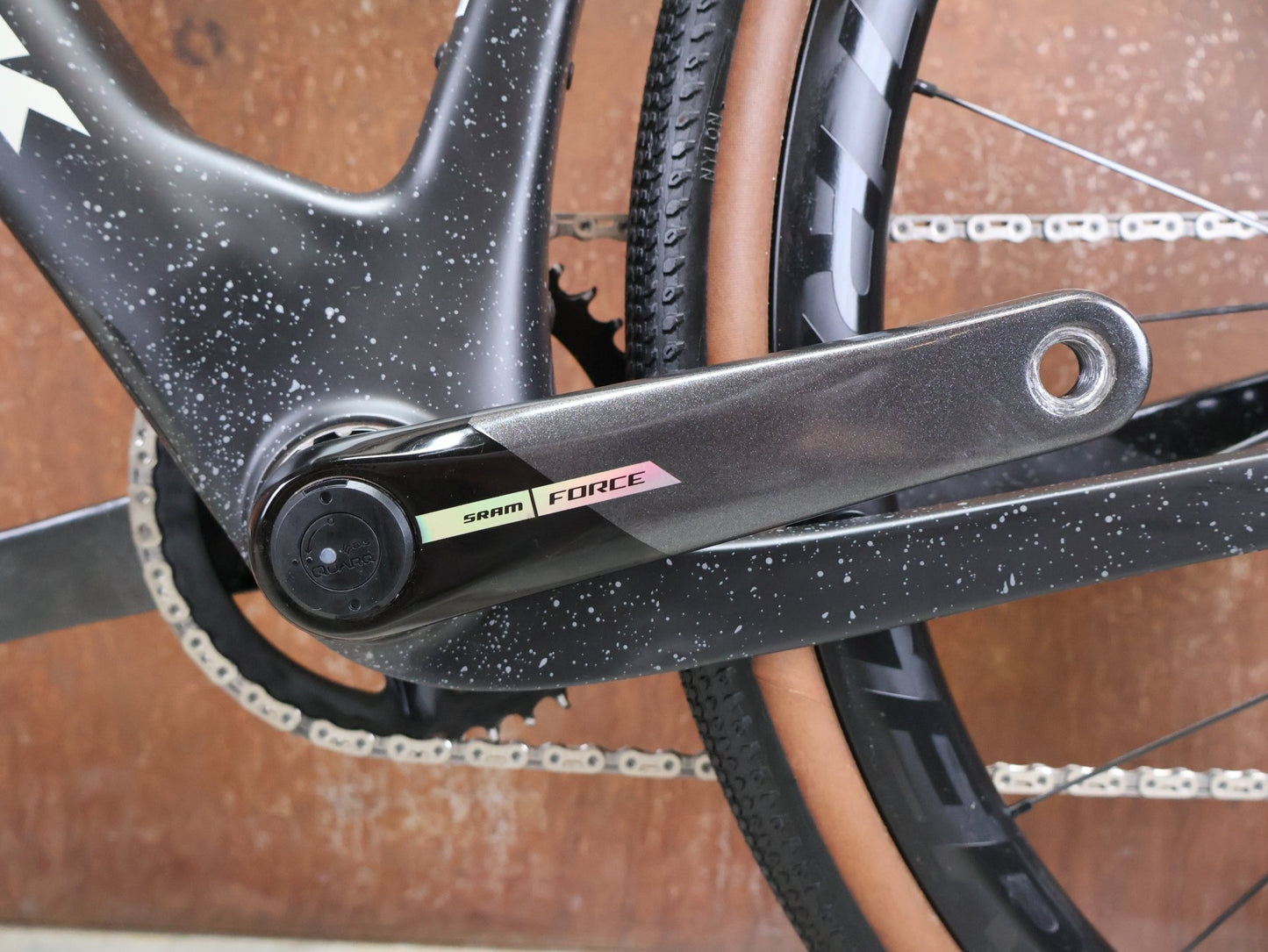 Gravel/Cyclocross von Trek, TREK CHECKMATE SLR 7 AXS / MATTE DEEP SMOKE / M vor USEDBIKES - OB.DE Hintergrund