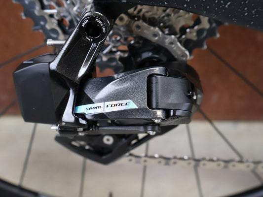 Gravel/Cyclocross von Trek, TREK CHECKMATE SLR 7 AXS / MATTE DEEP SMOKE / M/L vor USEDBIKES - OB.DE Hintergrund