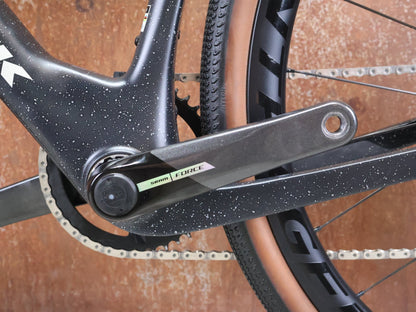 Gravel/Cyclocross von Trek, TREK CHECKMATE SLR 7 AXS / MATTE DEEP SMOKE / M/L vor USEDBIKES - OB.DE Hintergrund