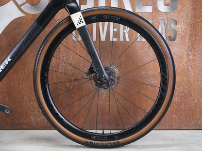 Gravel/Cyclocross von Trek, TREK CHECKMATE SLR 7 AXS / MATTE DEEP SMOKE / M/L vor USEDBIKES - OB.DE Hintergrund