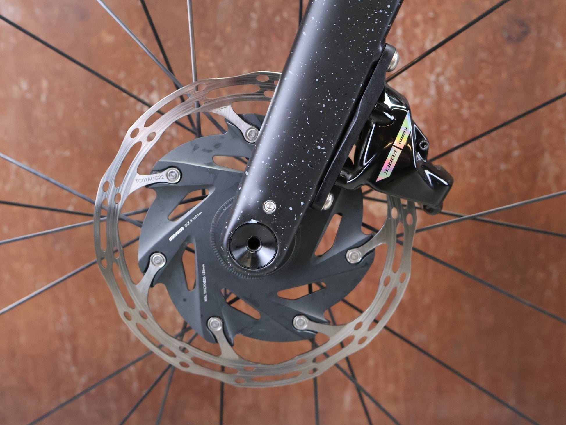 Gravel/Cyclocross von Trek, TREK CHECKMATE SLR 7 AXS / MATTE DEEP SMOKE / S vor USEDBIKES - OB.DE Hintergrund