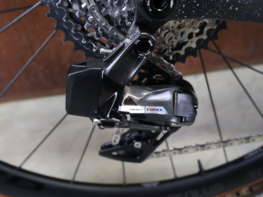 Gravel/Cyclocross von Trek, TREK CHECKMATE SLR 7 AXS / MATTE DEEP SMOKE / S vor USEDBIKES - OB.DE Hintergrund