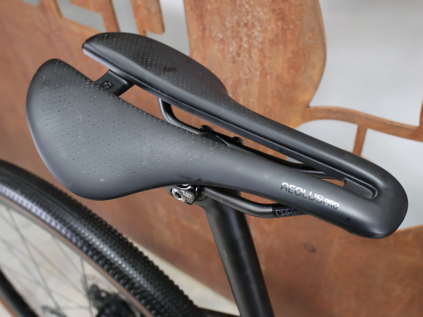 Gravel/Cyclocross von Trek, TREK CHECKMATE SLR 7 AXS / MATTE DEEP SMOKE / S vor USEDBIKES - OB.DE Hintergrund