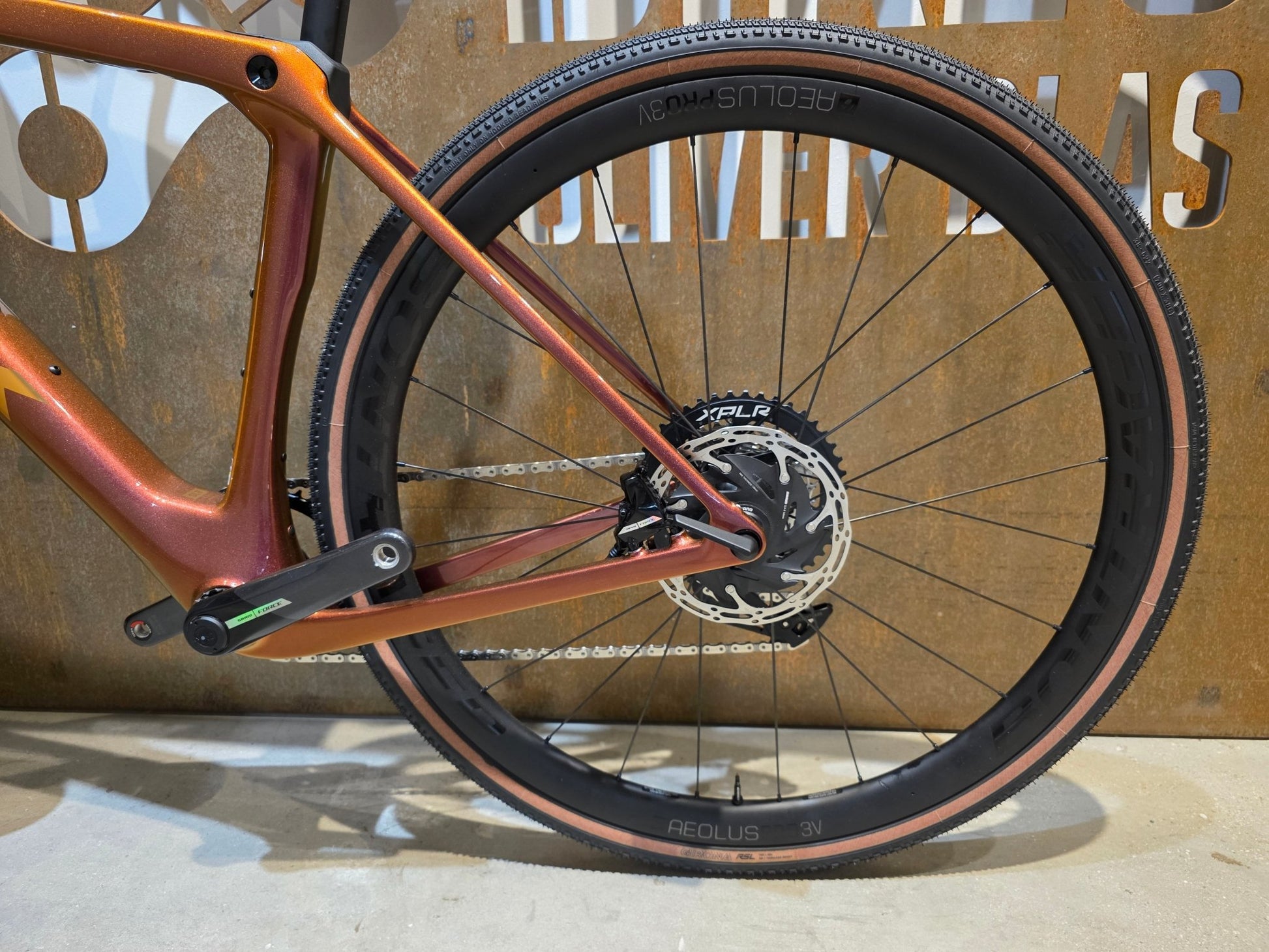 Gravel/Cyclocross von Trek, TREK CHECKMATE SLR 7 AXS / PROJECT ONE / S vor USEDBIKES - OB.DE Hintergrund