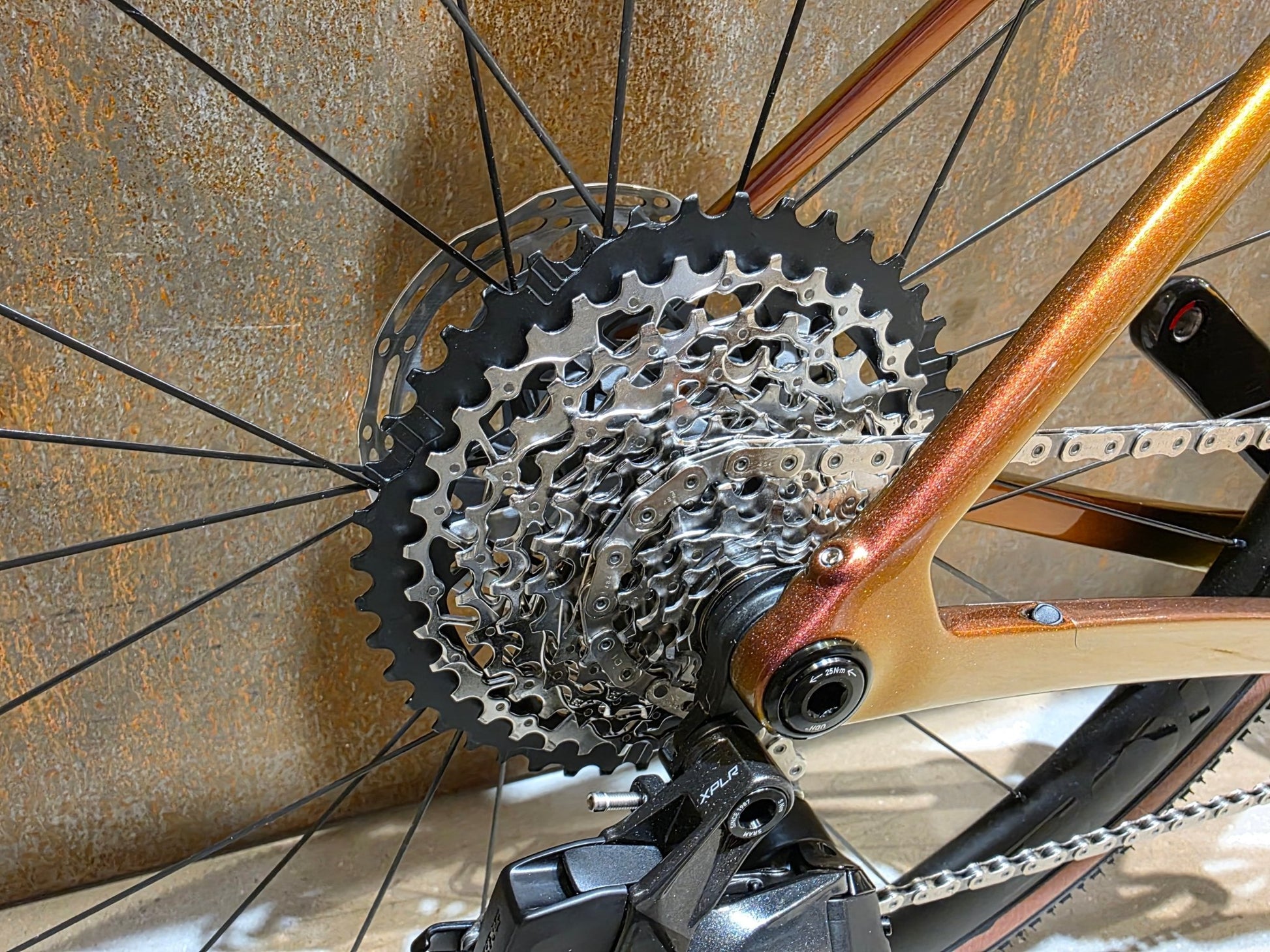 Gravel/Cyclocross von Trek, TREK CHECKMATE SLR 7 AXS / PROJECT ONE / S vor USEDBIKES - OB.DE Hintergrund