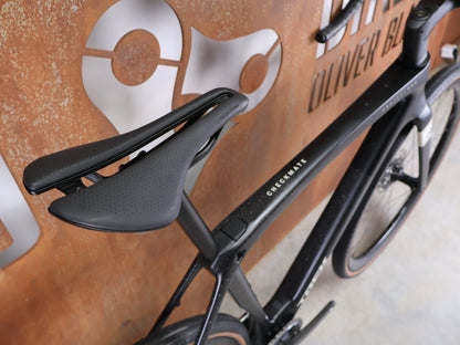 Gravel/Cyclocross von Trek, TREK CHECKMATE SLR 8 AXS / MATTE DEEP SMOKE / M/L vor USEDBIKES - OB.DE Hintergrund