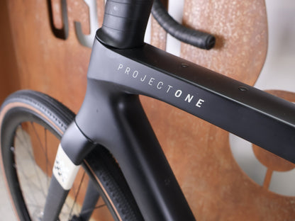 Gravel/Cyclocross von Trek, TREK CHECKMATE SLR 8 AXS / MATTE DEEP SMOKE / M/L vor USEDBIKES - OB.DE Hintergrund