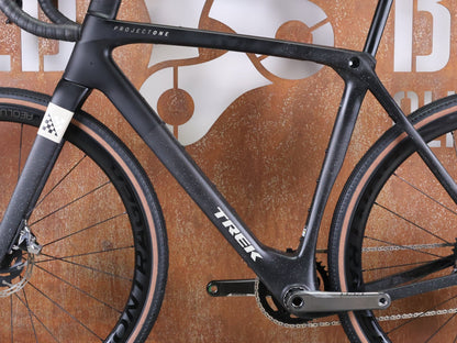 Gravel/Cyclocross von Trek, TREK CHECKMATE SLR 8 AXS / MATTE DEEP SMOKE / M/L vor USEDBIKES - OB.DE Hintergrund