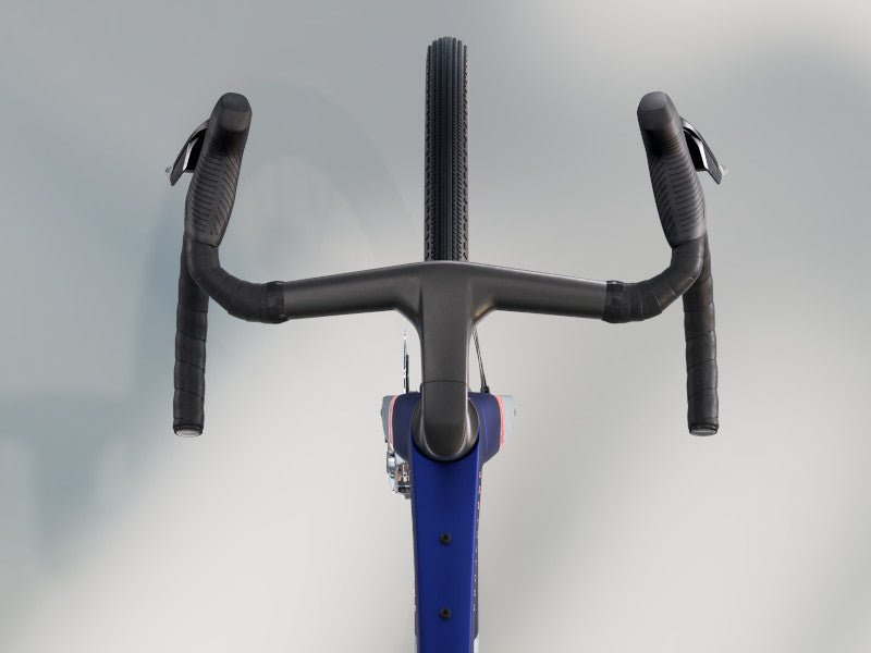 Gravel/Cyclocross von Trek, TREK CHECKMATE SLR 9 AXS / MATTE HEX BLUE / L vor USEDBIKES - OB.DE Hintergrund