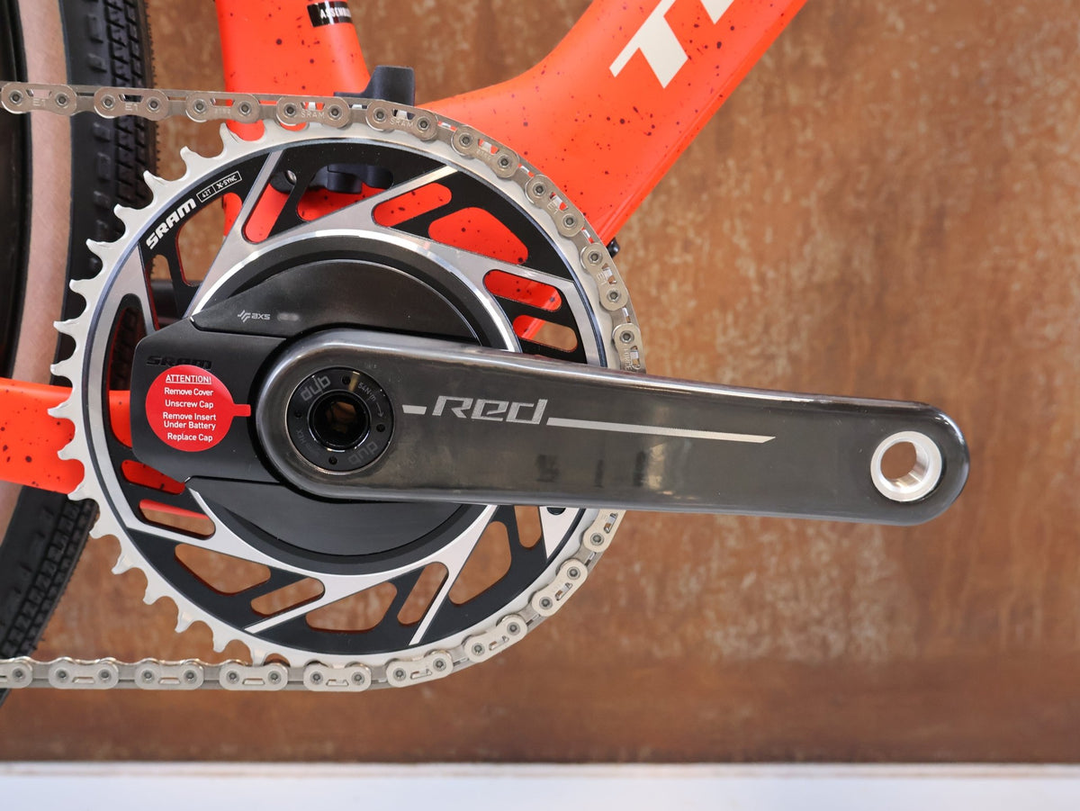 Gravel/Cyclocross von Trek, TREK CHECKMATE SLR 9 AXS / SEDONA RED / S vor USEDBIKES-OB.DE Hintergrund