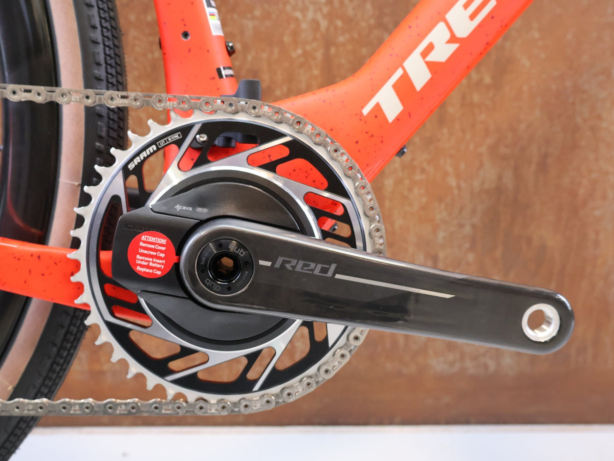 Gravel/Cyclocross von Trek, TREK CHECKMATE SLR 9 AXS / SEDONA RED / XL vor USEDBIKES-OB.DE Hintergrund